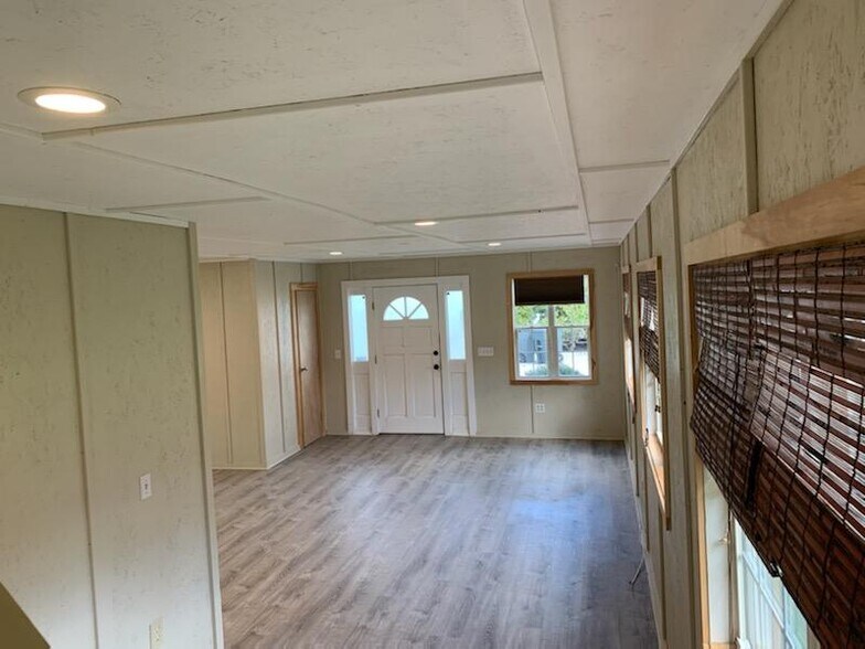 More Photos Of 591 Main St, Center Moriches Apartments For Lease