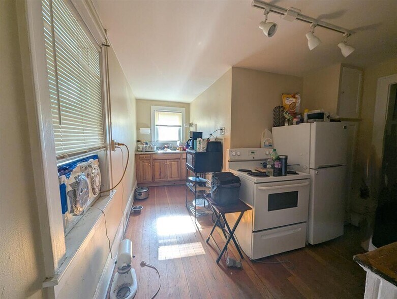 More Photos Of 44 Walnut St, Claremont Apartments For Sale