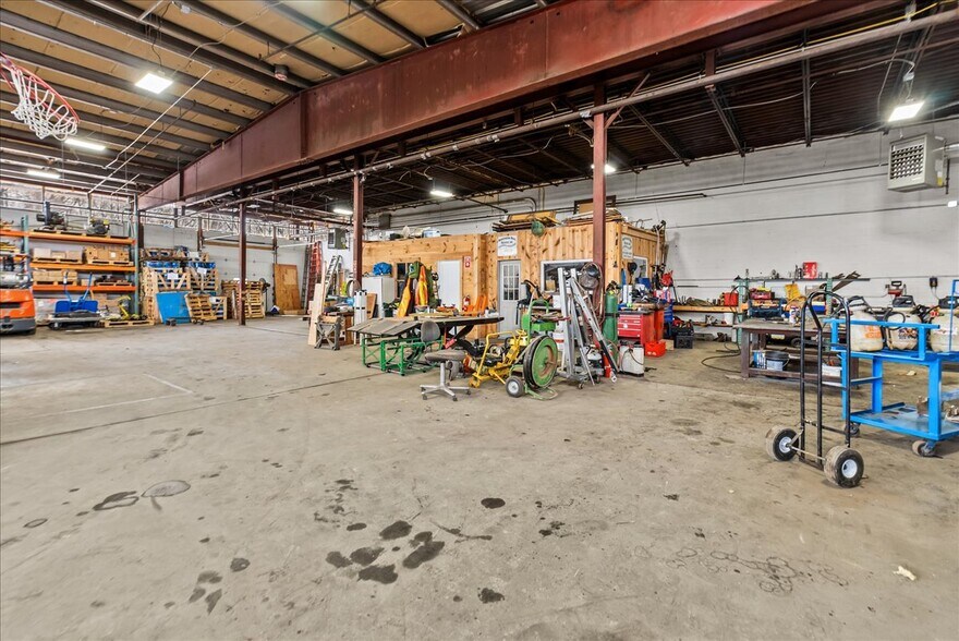 More Photos Of 175 Circuit Ave, West Springfield Warehouse For Lease