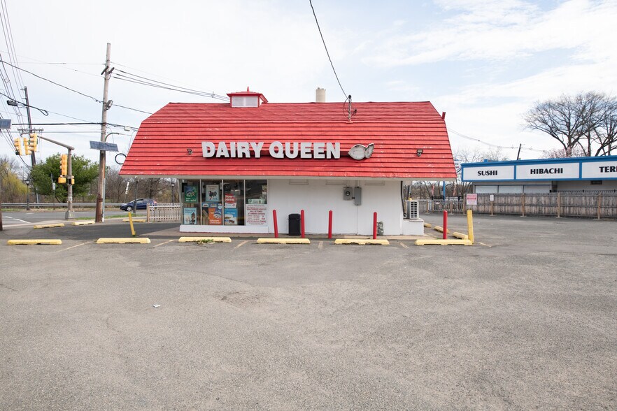 More Photos Of 735 E Hazelwood Ave, Rahway Freestanding For Sale