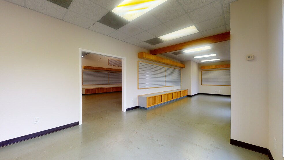 More Photos Of 3663-3673 Alamance Rd, Burlington Flex For Lease