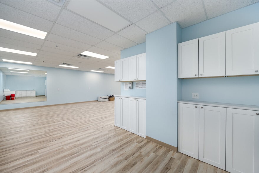 More Photos Of 7760 W VOA Park Dr, West Chester Medical For Lease