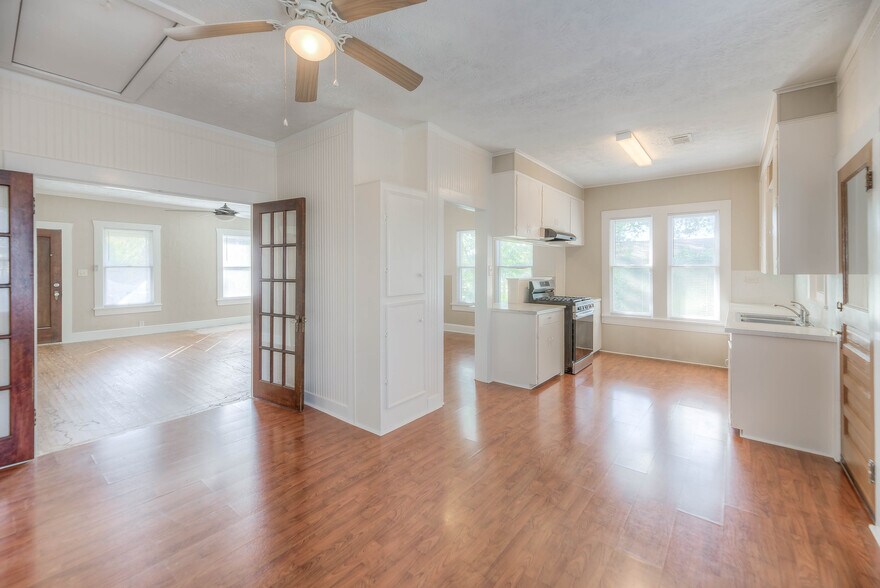 More Photos Of 213 E Feagin St, Livingston Office For Lease