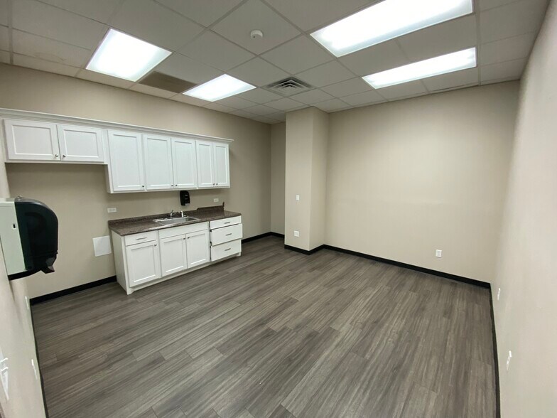 More Photos Of 104-115 Jordan Plaza Blvd, Tyler Unknown For Lease