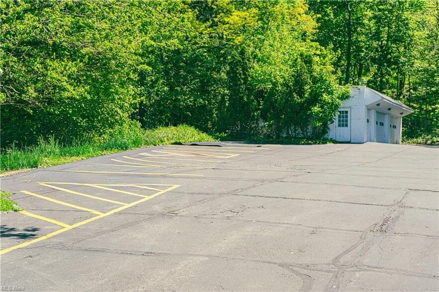 More Photos Of 21950 Euclid Ave, Euclid Office For Sale