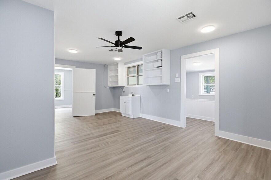 More Photos Of 208 E Hwy 79 St, Hutto Daycare Center For Lease