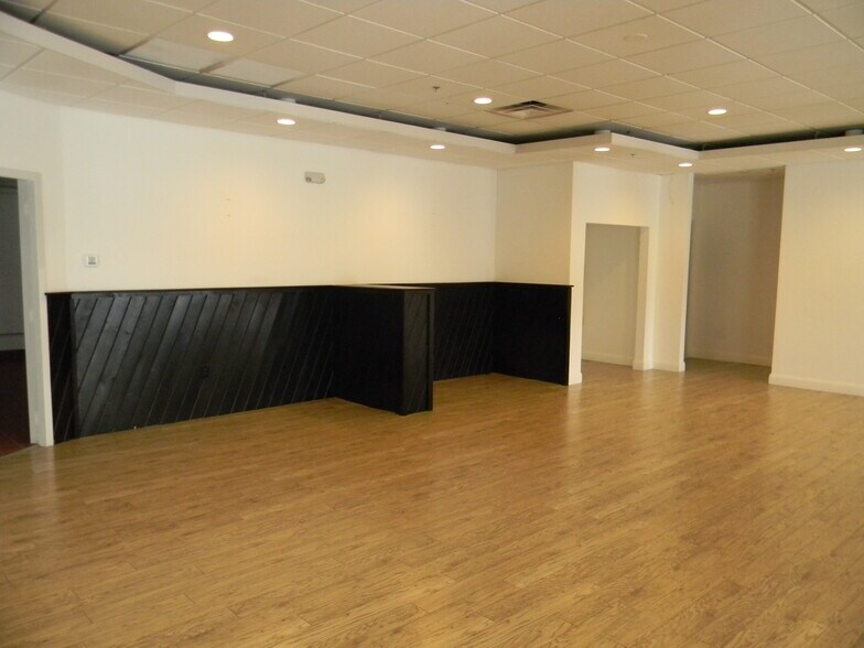 More Photos Of 195 Russell St, Hadley Medical For Lease