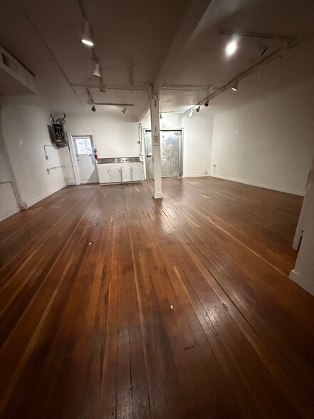 More Photos Of 911 Valencia St, San Francisco Apartments For Lease