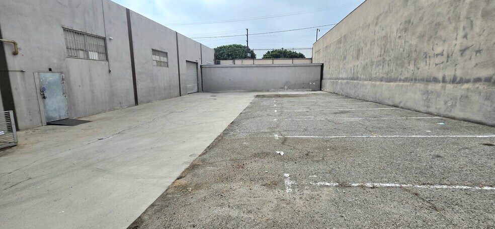 More Photos Of 3226-3230 Mines Ave, Los Angeles Warehouse For Lease