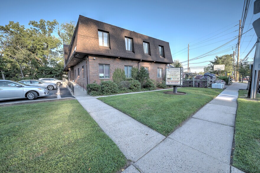 More Photos Of 557 Broad St, Bloomfield Medical For Sale