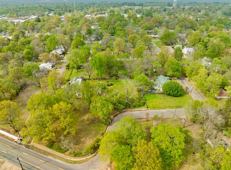 More Photos Of 600 Crockett Cir, Paris Specialty For Sale