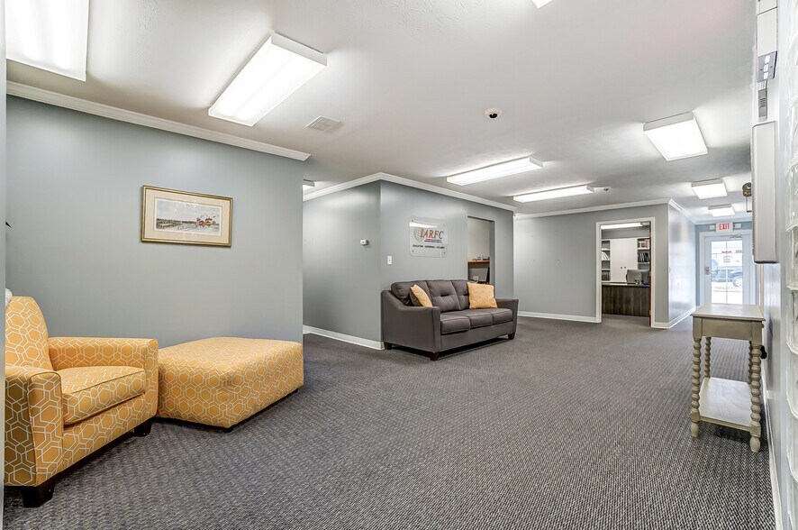 More Photos Of 146 N Breiel Blvd, Middletown Medical For Sale