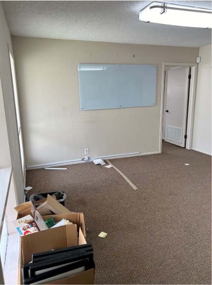 More Photos Of 307-311 Lombrano St, San Antonio Warehouse For Sale