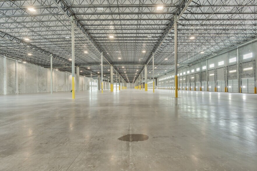 More Photos Of 6505 NW 167th St, Hialeah Unknown For Lease