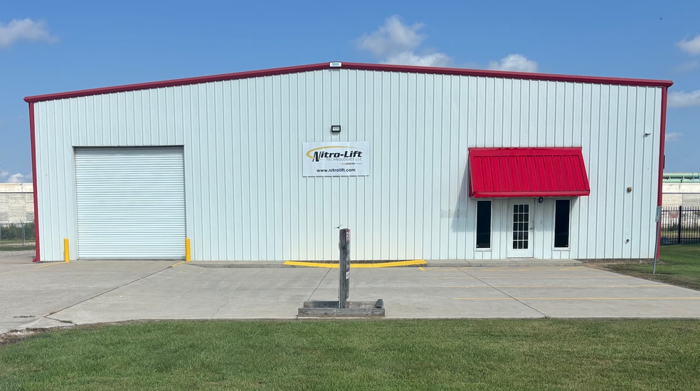 More Photos Of 6980 B Industrial Rd, Beaumont Warehouse For Lease