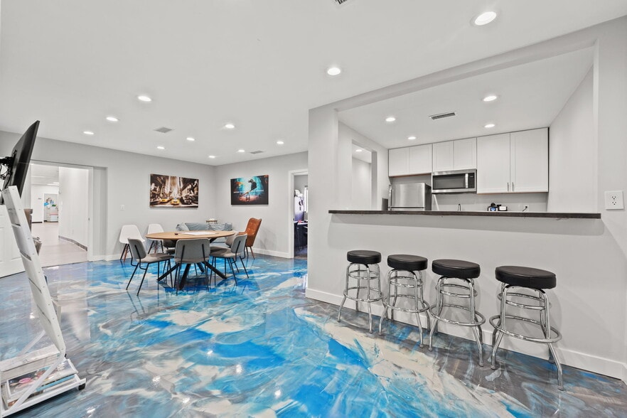 More Photos Of 2820 Spring Glen Rd, Jacksonville Office For Sale