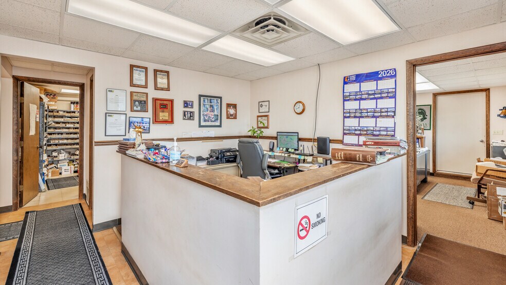 More Photos Of 1333 Jackson St, Iron Mountain Industrial For Sale