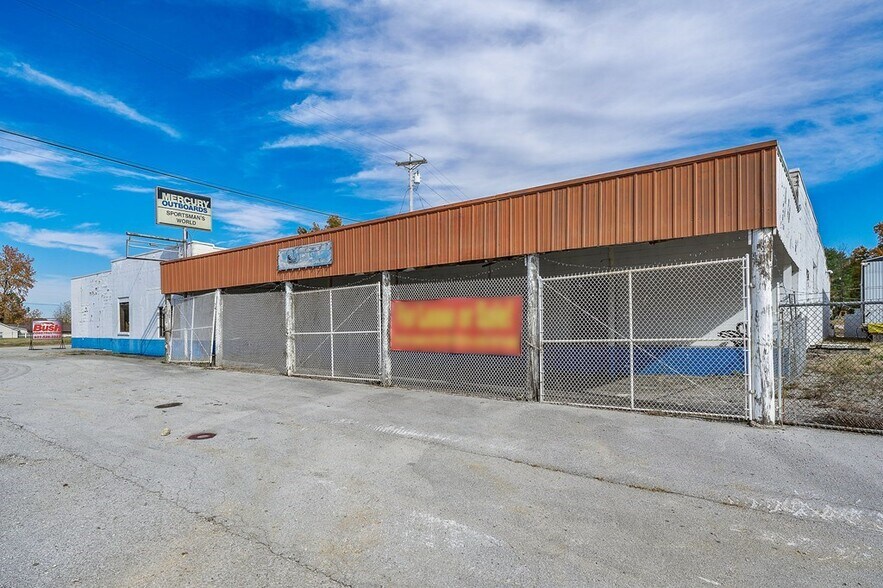 More Photos Of 1470 S Jefferson Ave, Cookeville Showroom For Sale