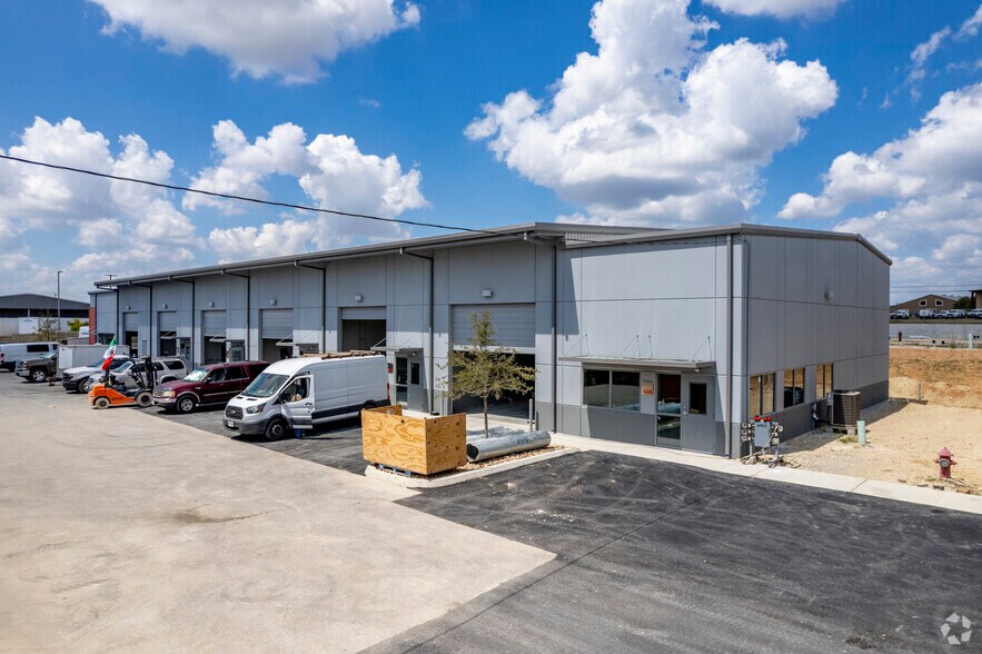 More Photos Of 7637 FM 3009, Schertz Light Distribution For Sale