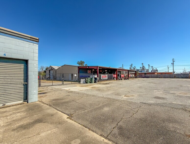 More Photos Of 1204 Dothan Rd, Bainbridge Flex For Lease