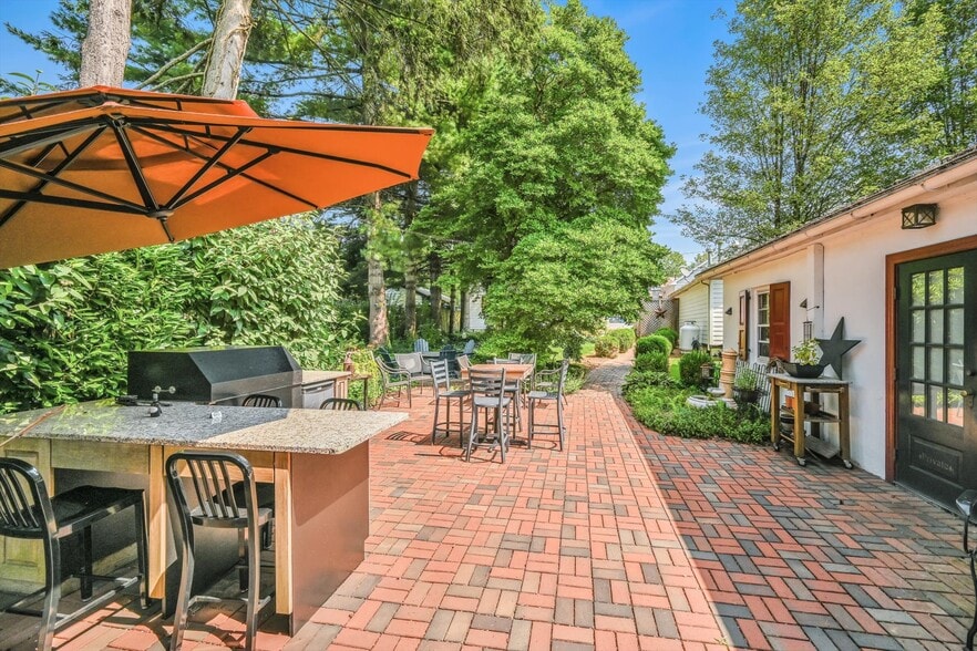 More Photos Of 301 W Main St, Ephrata Hospitality For Sale