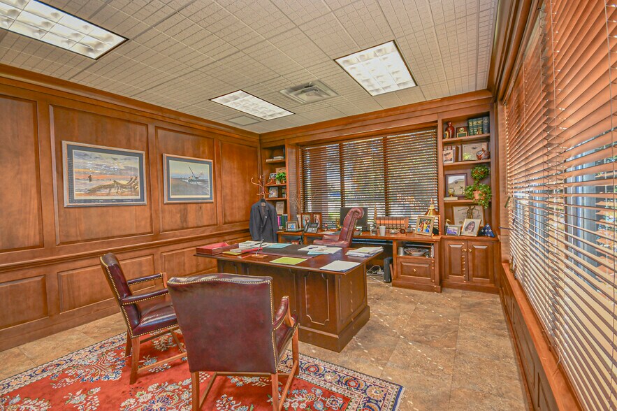 More Photos Of 220 Mckenzie Ave, Panama City Office For Sale