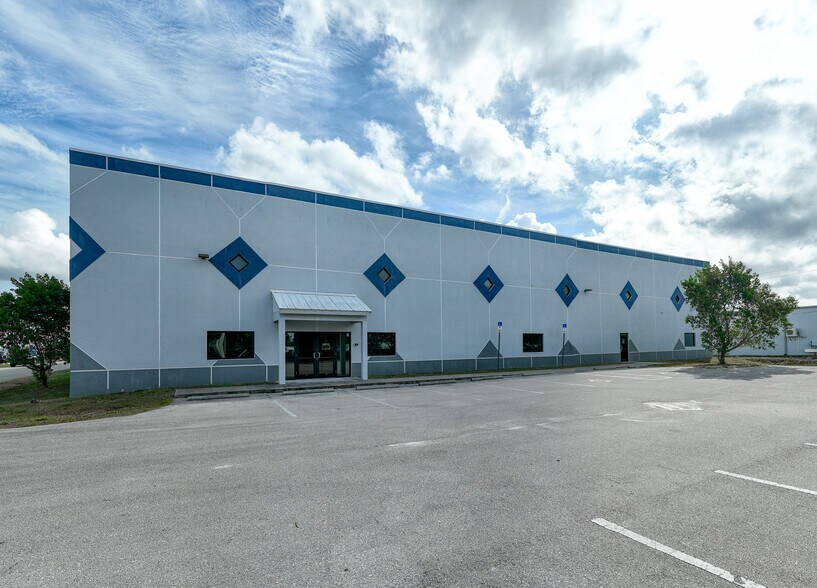 More Photos Of 6150 Metro Plex Dr, Fort Myers Warehouse For Sale
