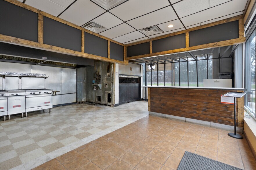 More Photos Of 700 Northwest Hwy, Fox River Grove General Retail For Sale