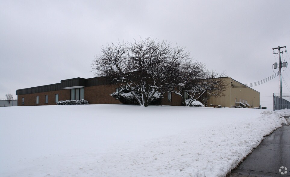 More Photos Of 5840 Enterprise Dr, Lansing Light Manufacturing For Sale