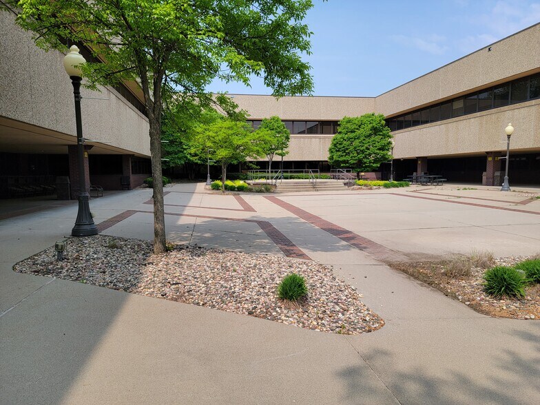 More Photos Of 705 E 60th St N, Sioux Falls Office For Sale