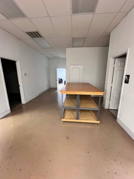 More Photos Of 5800 Corporate Dr, Houston Warehouse For Lease