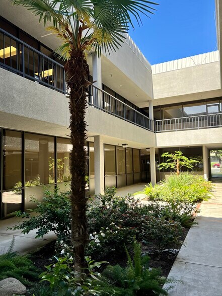More Photos Of 5055 California Ave, Bakersfield Office For Lease