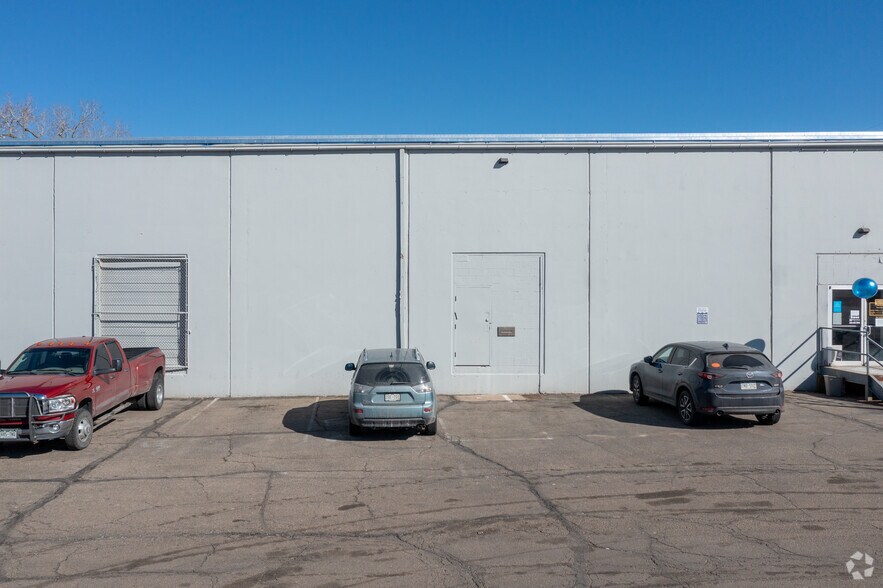 More Photos Of 2875-2885 S Santa Fe Dr, Englewood Warehouse For Lease