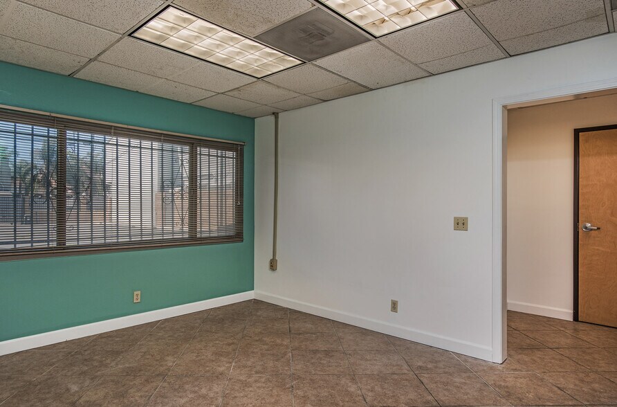 More Photos Of 425-427 Atlantic Ave, Long Beach Office For Sale