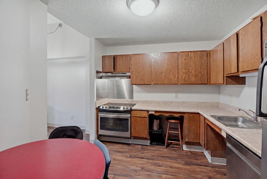 More Photos Of 985 Ivy Ave E, Saint Paul Apartments For Sale