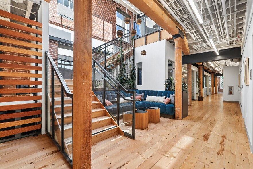 More Photos Of 560 Commercial St, San Francisco Medical For Sale