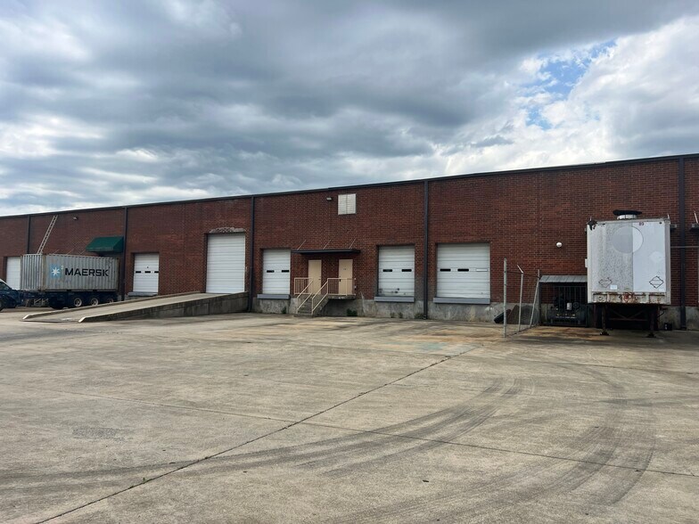 More Photos Of 2575 Cobb International Blvd, Kennesaw Warehouse For Lease