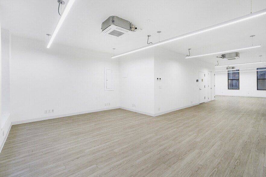 More Photos Of 24 Beaver St, New York Storefront Retail Office For Lease