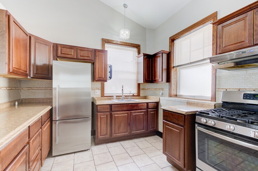 More Photos Of 2520 Rochester Rd, Royal Oak Office For Lease