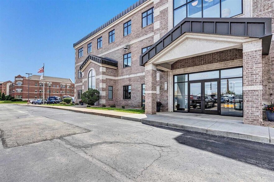 More Photos Of 325 Reid St, De Pere Office For Lease