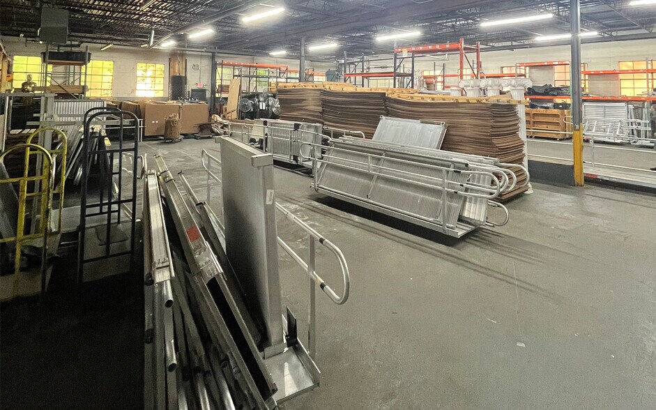 More Photos Of 817 Pennsylvania Ave, Linden Distribution For Lease
