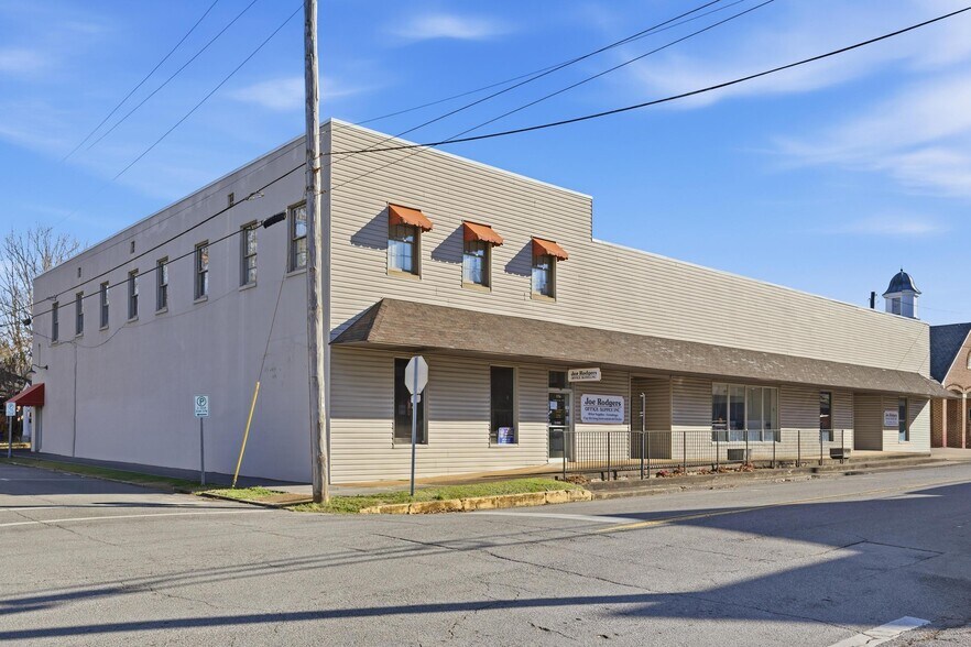 More Photos Of 156 Central Ave NW, Cleveland Convenience Store For Sale