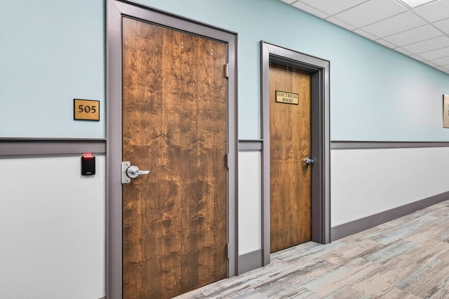 More Photos Of 930 S Harbor City Blvd SW, Melbourne Office For Sale