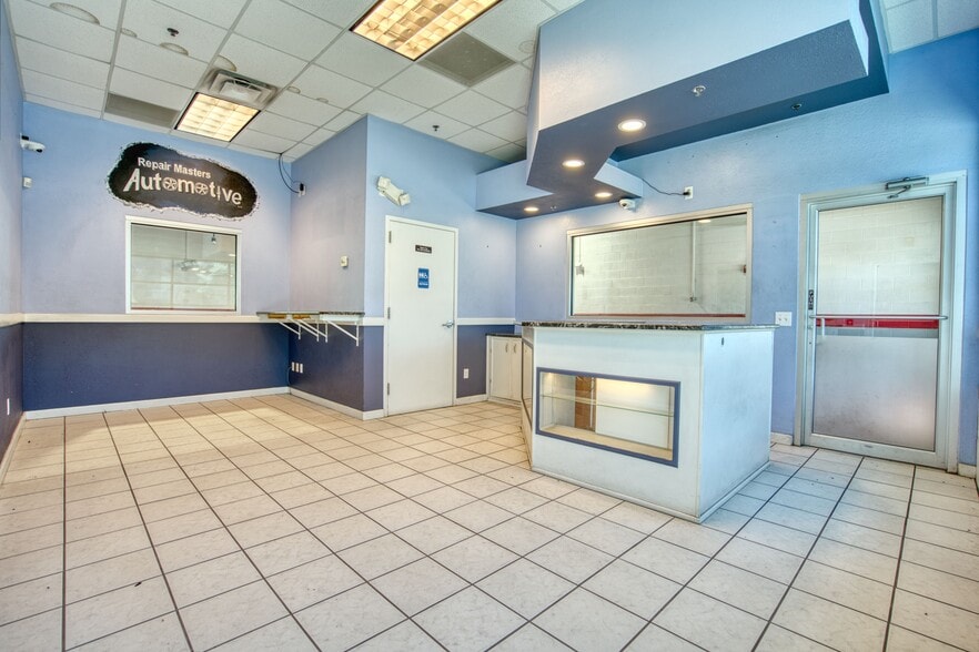More Photos Of 165 S McCaslin Blvd, Louisville Auto Repair For Lease