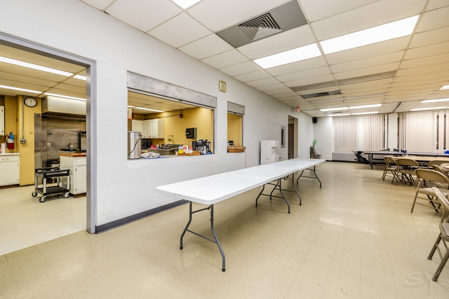 More Photos Of 1437 Oakton St, Park Ridge Specialty For Sale