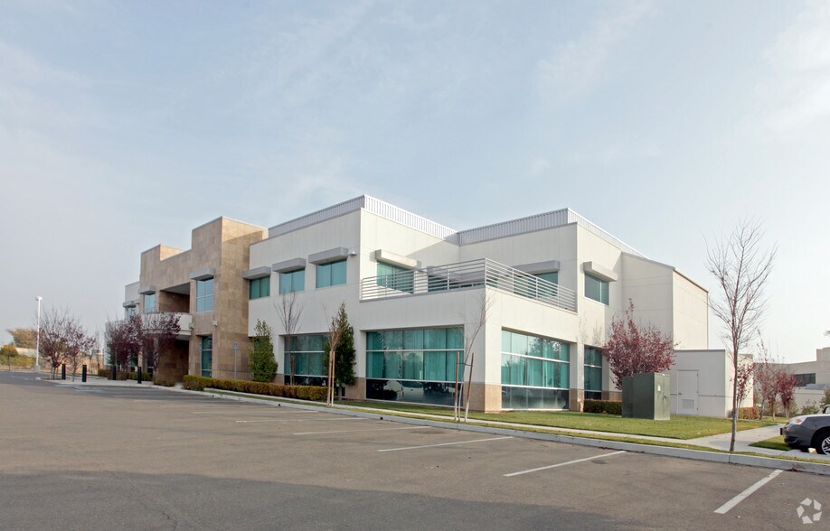 More Photos Of 1125 E Spruce Ave, Fresno Medical For Lease