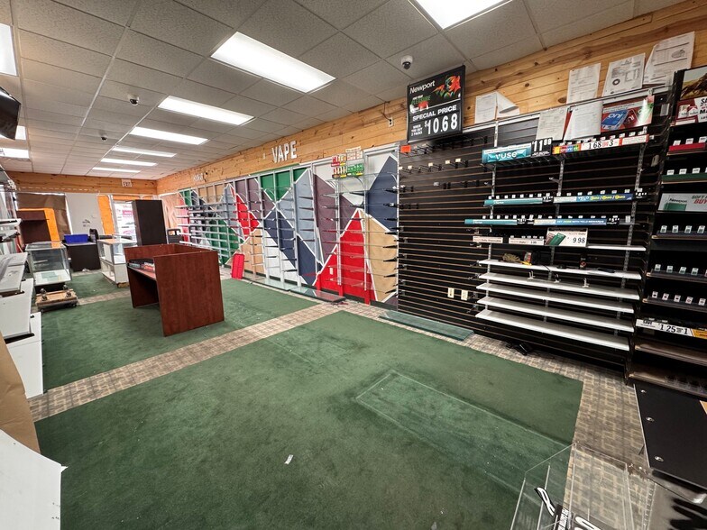 More Photos Of 1312 Hamilton St, Stoughton Freestanding For Lease