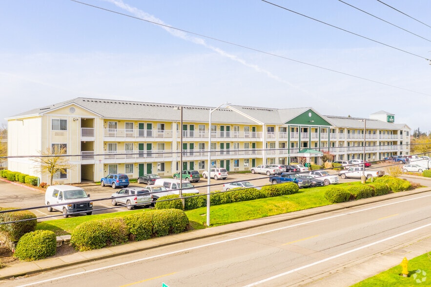 Primary Photo Of 3535 Fisher Rd NE, Salem Hotel For Sale