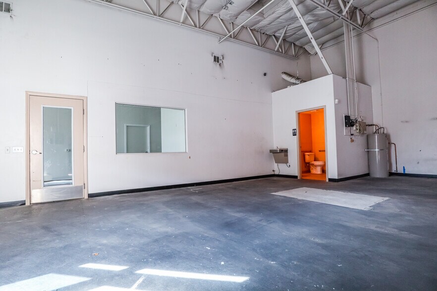 More Photos Of 6640 S Tenaya Way, Las Vegas Light Distribution For Lease