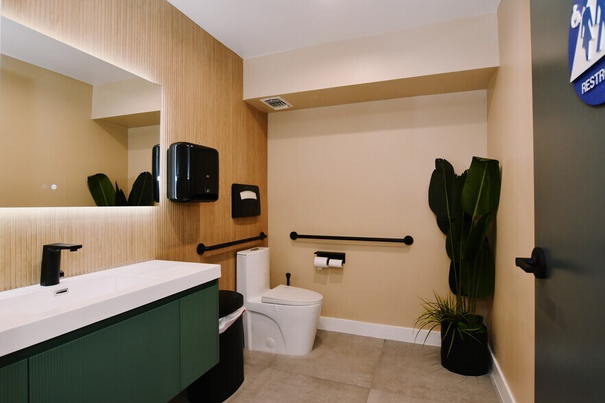 More Photos Of 1104 S Robertson Blvd, Los Angeles Office For Lease